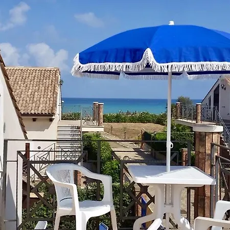 Villa Camelie Кампофеличе-ди-Роччелла
